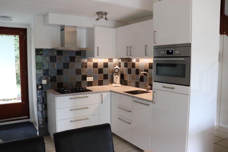 Modern kitchen in Holiday home Gortersmient 290, De Dennen, Texel.