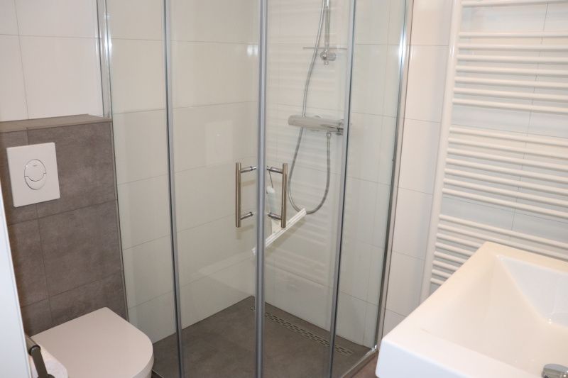 Stylish bathroom in Holiday home Gortersmient 290, De Dennen, Texel.