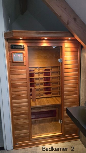Infrarotsauna im Helianthus-Ferienhaus De Dennen Texel fuer ultimative Entspannung waehrend Ihres Aufenthalts.