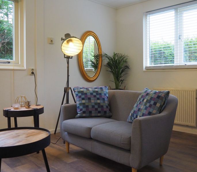 Gemuetliche Sitzecke im Ferienhaus Duinpieper, De Dennen, Texel mit bequemem Sofa.