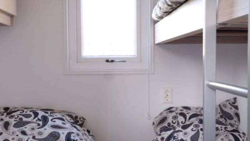 Cozy children's room with bunk beds in Holiday Park de Bremakker vacation home in De Dennen Texel.