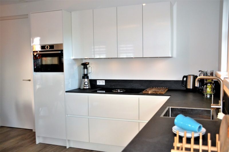 Modern kitchen with appliances in Golden Raand vacation home, Texel.