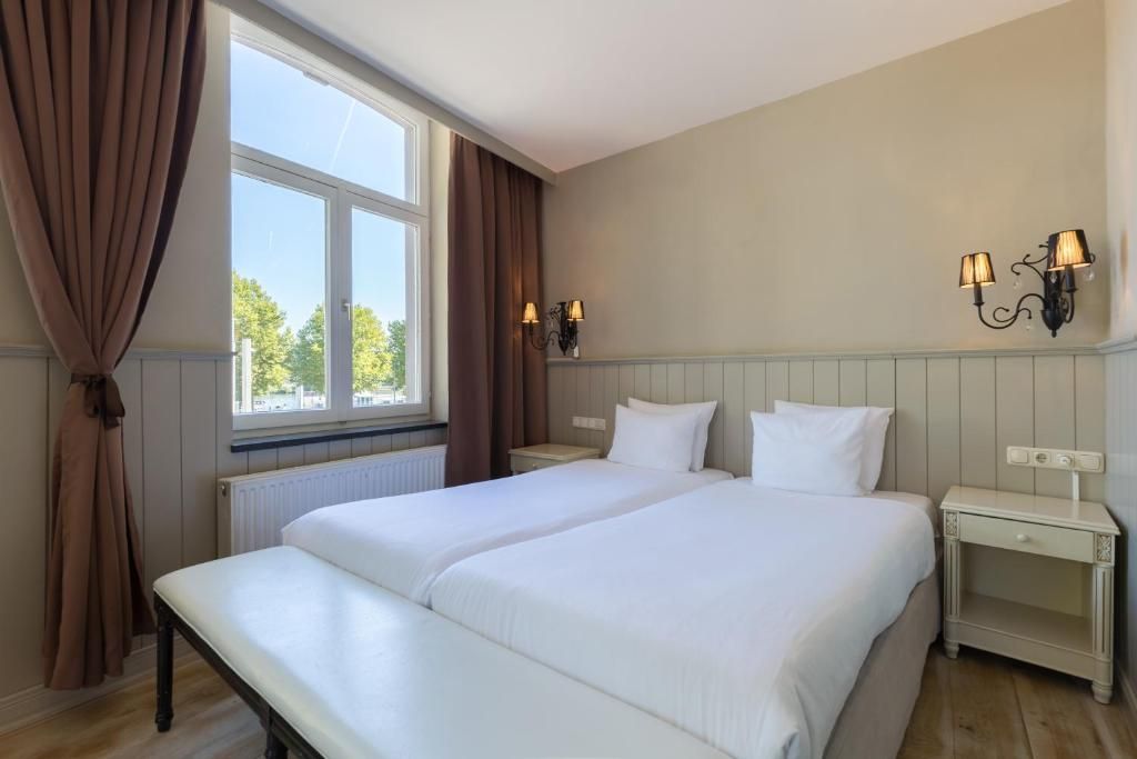 Bedroom with a view in Hotel Bigarre Maastricht Centrum, vacation accommodation in Limburg.