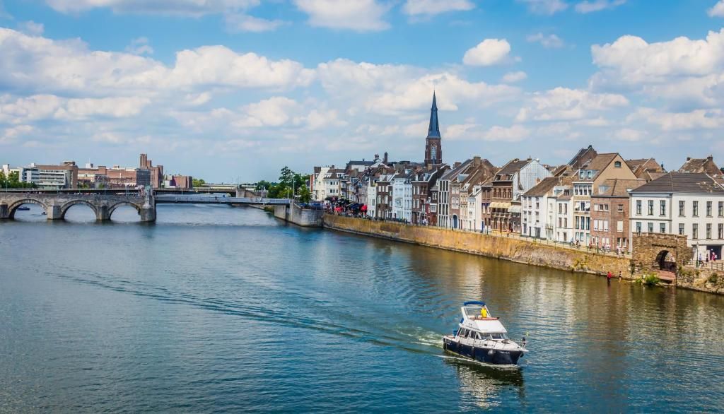 Beautiful view of the Maas River in Maastricht, near Hotel Bigarre Maastricht Centrum.
