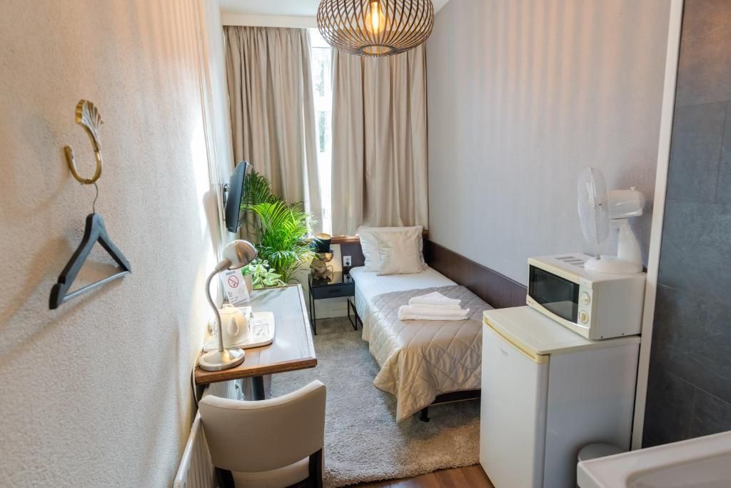 Luxus-Toilettenartikel im Hotel Orion, Ferienwohnung in Rotterdam, Suedholland mit weichen Handtuechern.