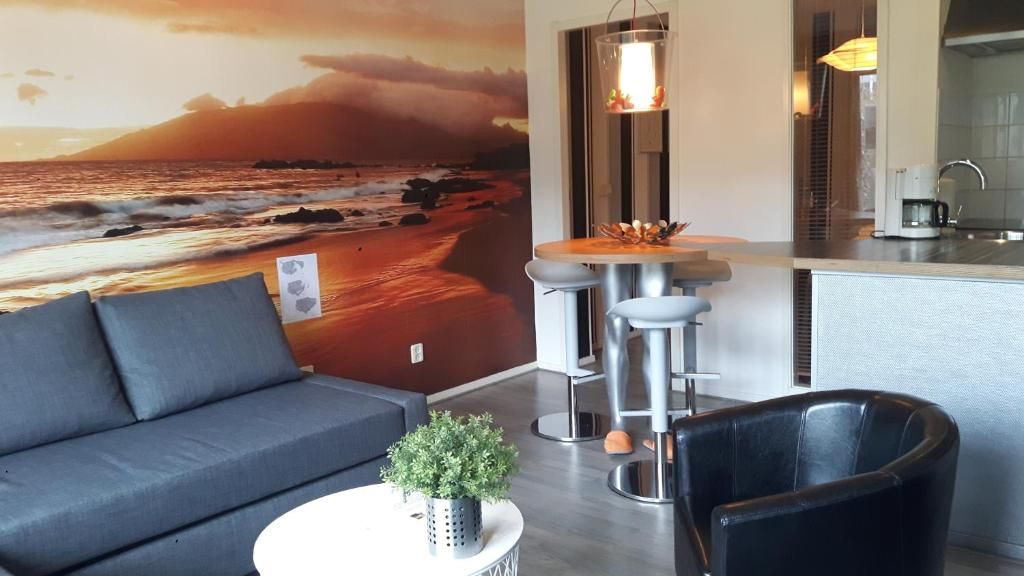 Cozy living room in Apartment Amelander-Kaap TIME-OUT with SWIMMING POOL, Hollum, Ameland, with cozy furnishings.