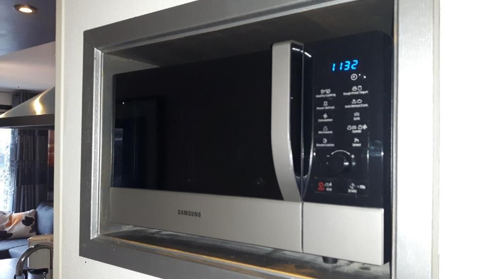 Built-in microwave in the kitchen of Apartment Amelander-Kaap TIME-OUT with SWIMMING POOL, Hollum, Ameland.