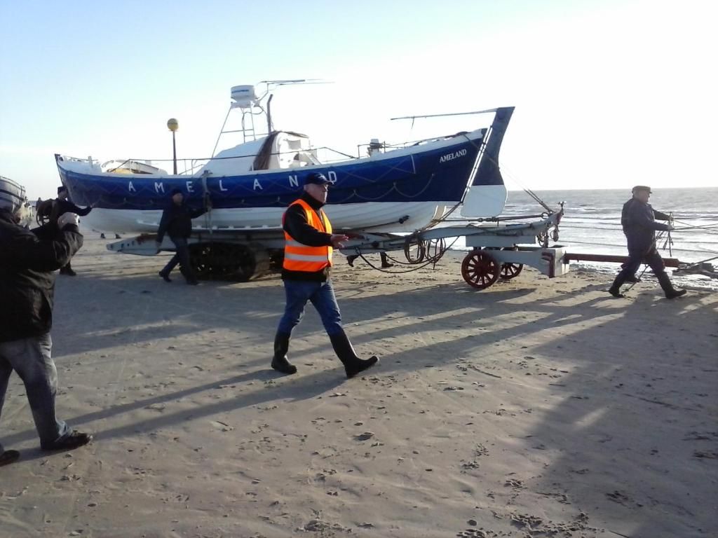 Rettungsboot am Strand von Ameland, in der Naehe der Kaapshoff 32, Hollum.