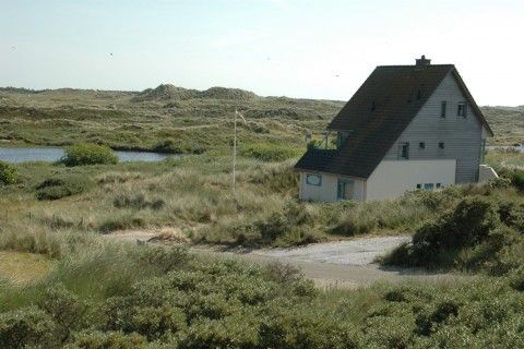 Nij Jit vakantiehuis in Midsland aan Zee Terschelling met weids uitzicht op duinlandschap.
