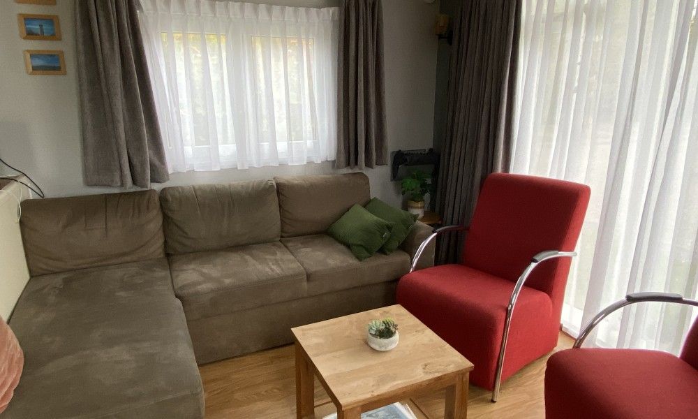 Gezellige zithoek in chalet De Clochard nr 37, Midsland Noord, Terschelling.