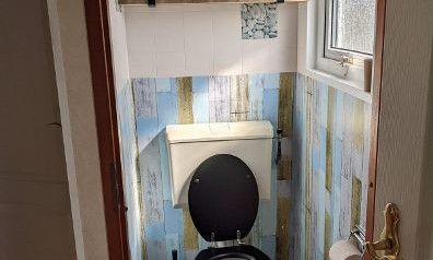 Stijlvolle toilet in De Clochard nr 37, Midsland Noord, Terschelling.