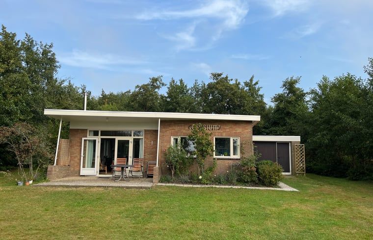 Ferienhaus in Midsland Noord auf Terschelling mit grossem Garten und Terrasse, ideal fuer einen entspannten Aufenthalt auf den Watteninseln.