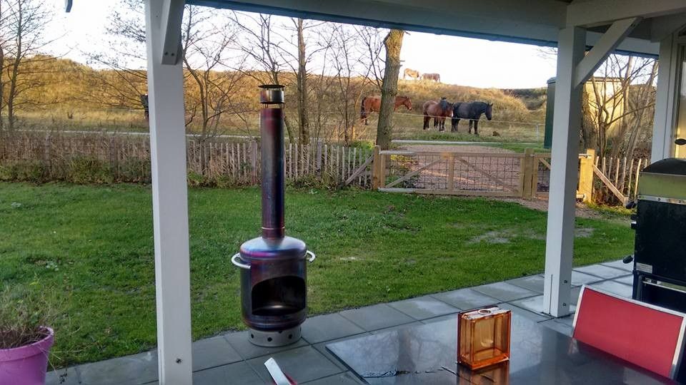 Geniet van het uitzicht op paarden vanuit de veranda van vakantiehuis WadsEb.com in Klein Hoorn, Terschelling.