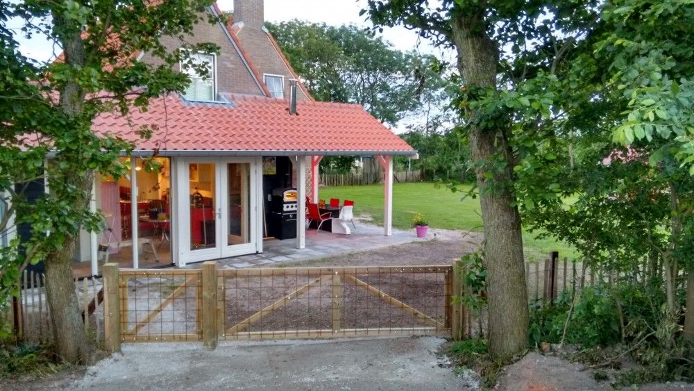 Charmant vakantiehuis WadsEb.com met een ruime tuin in Klein Hoorn, Terschelling, ideaal voor een ontspannen verblijf.
