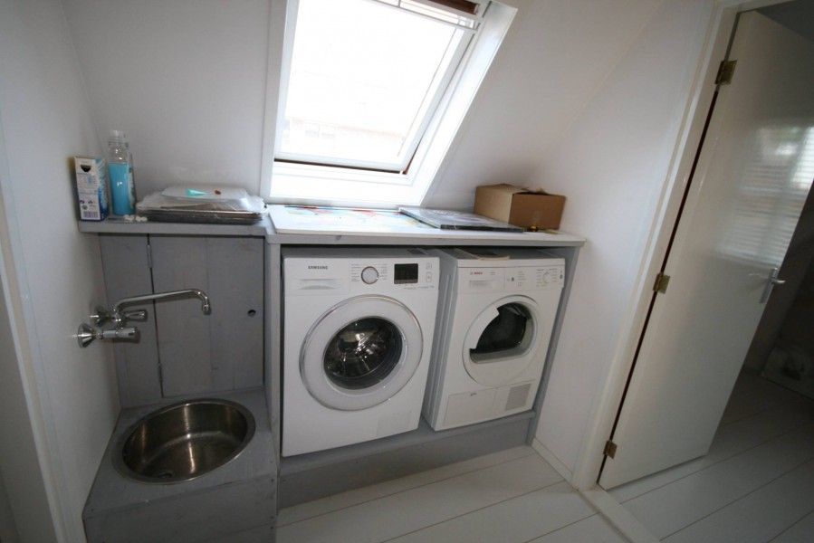 Praktische wasruimte van vakantiehuis WadsEb.com in Klein Hoorn, Terschelling, met moderne faciliteiten.