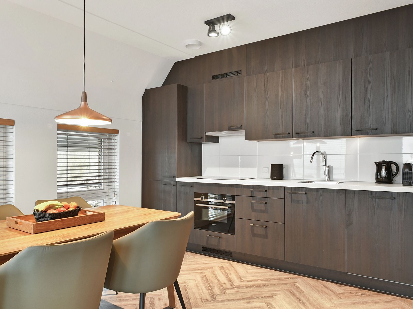 Dining room with warm lighting in the 4-6L apartment, West Terschelling.
