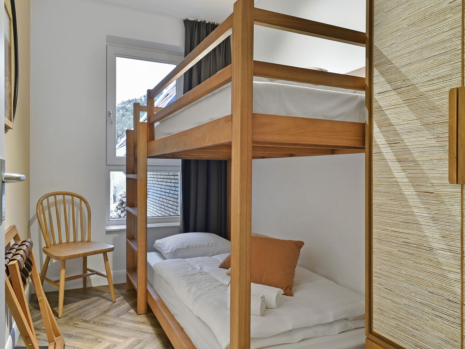 Comfortable bedroom with balcony in the 4-6L apartment, Terschelling.