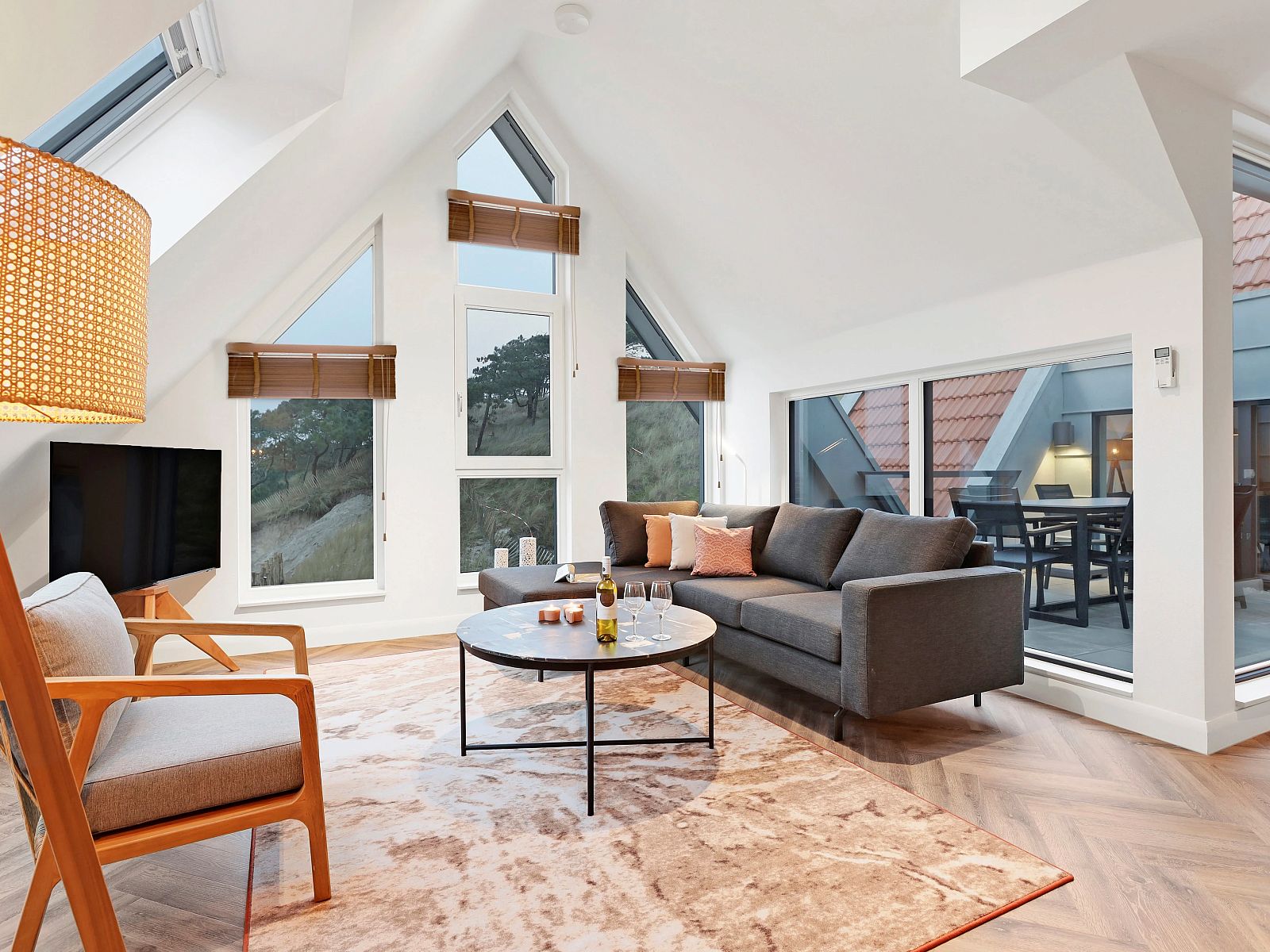 Dining area with view in 6-person penthouse 6LP, West-Terschelling, Wadden Islands, ideal for cozy meals.