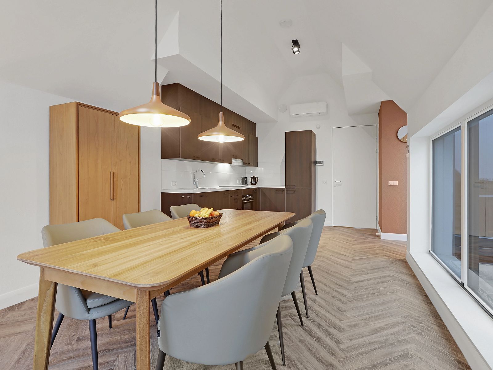 Attractive bedroom in 6-person penthouse 6LP, West Terschelling, Terschelling with comfortable beds and restful furnishings.