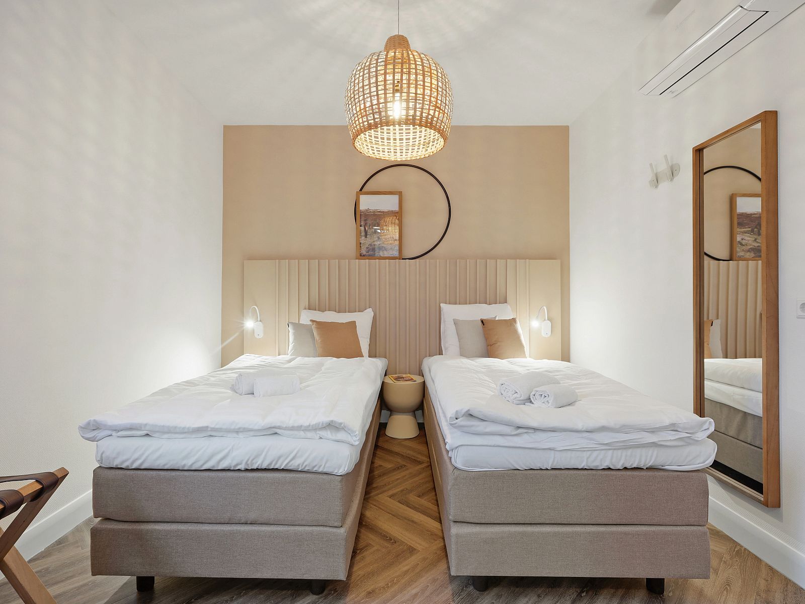 Second bedroom in 6-bed penthouse 6LP, West Terschelling, Terschelling with two single beds and stylish interior.