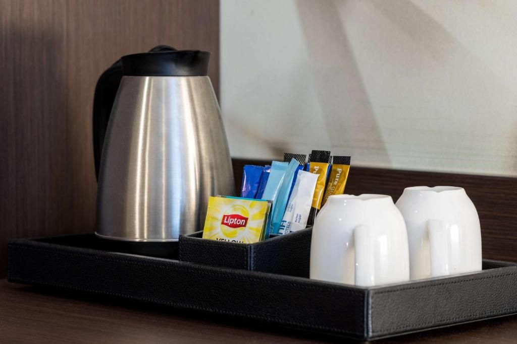 Thee- en koffiezetapparaat in NH Centre Utrecht Hotel, Utrecht, voor ultiem gemak.