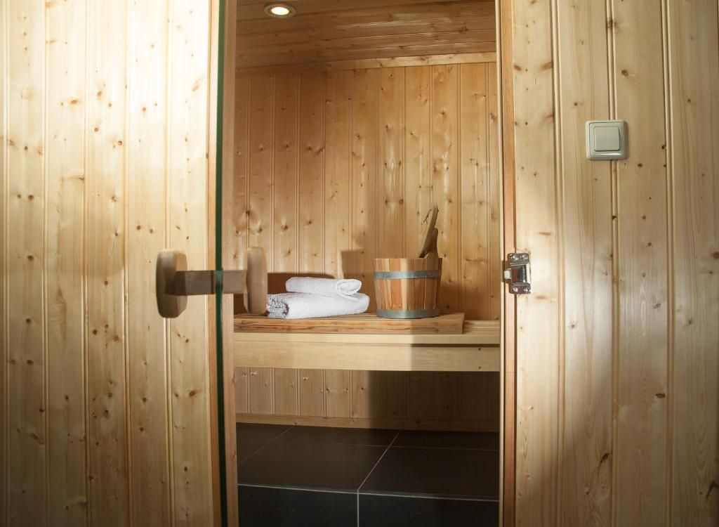 Ontspannende sauna in B&B Chez Cho, appartement in Utrecht, Utrecht eo, perfect voor wellnessliefhebbers.