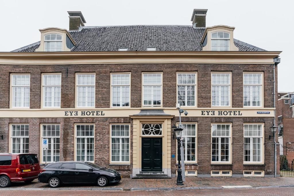 Klassieke voorgevel van Eye Hotel Utrecht, een uniek vakantieappartement.
