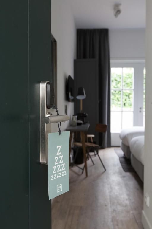 Deur naar gezellige kamer in Eye Hotel Utrecht, vakantieappartement.