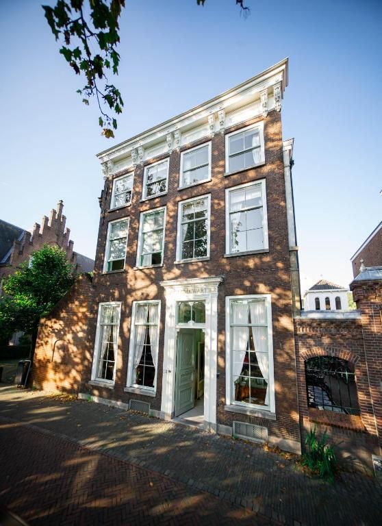 Hotel Museumkwartier Utrecht, vakantie appartement in Utrecht met historische gevel en charmante uitstraling.