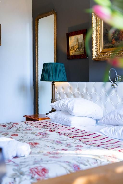 Sfeervolle slaapkamer in Hotel Museumkwartier Utrecht, vakantie appartement met comfortabele bedden.