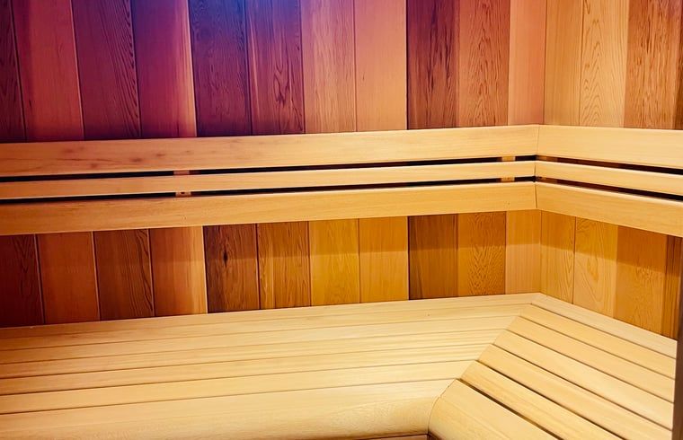 Gemuetliche Sauna im Ferienhaus in Ballum, Ameland, ideal zum Entspannen nach einem Tag auf der Insel.