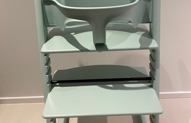 Hochstuhl im Ferienhaus in Ballum, Ameland, bietet Komfort und Bequemlichkeit fuer Familien mit kleinen Kindern.