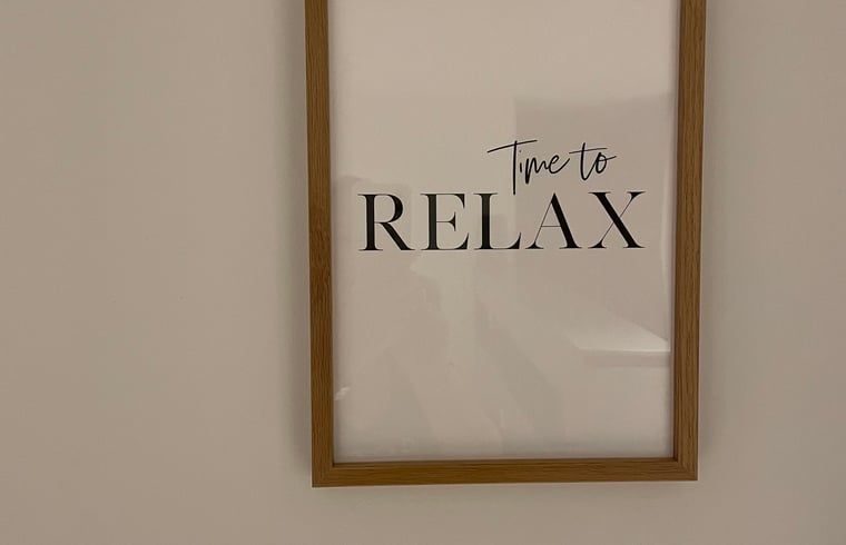 Inspirierende Wanddekoration in einem Ferienhaus in Ballum, Ameland, laedt zu Entspannung und Erholung ein.