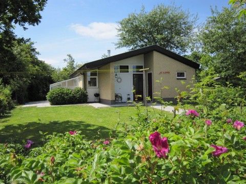 De Klipper vakantiehuis in Ballum, Ameland met prachtige tuin en groene omgeving.
