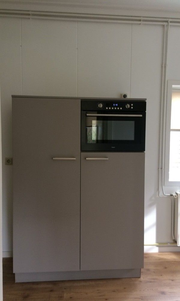 Gemuetliches Schlafzimmer im Ferienhaus Oerd, Hollum, Ameland mit roten Akzenten.