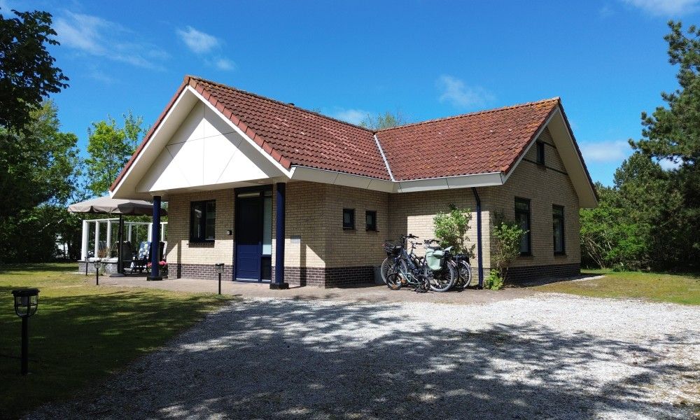 Ferienhaus "De Vrijheid" in Hollum auf Ameland, umgeben von Natur, mit sonniger Terrasse und grossem Garten - ideal fuer einen erholsamen Aufenthalt.