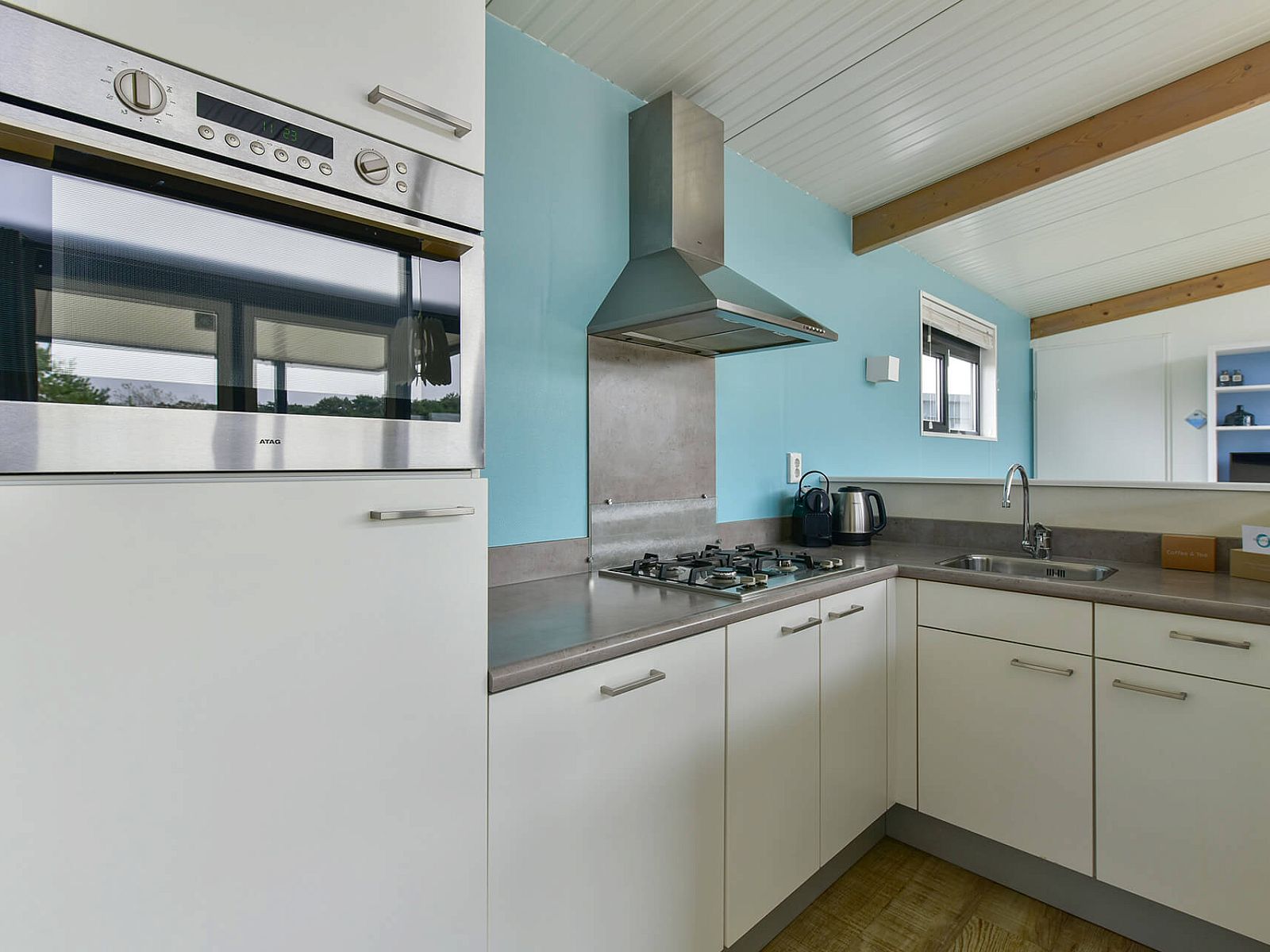 Volledig uitgeruste keuken in Vrijstaande woning in Hollum, Ameland, ideaal voor koken.