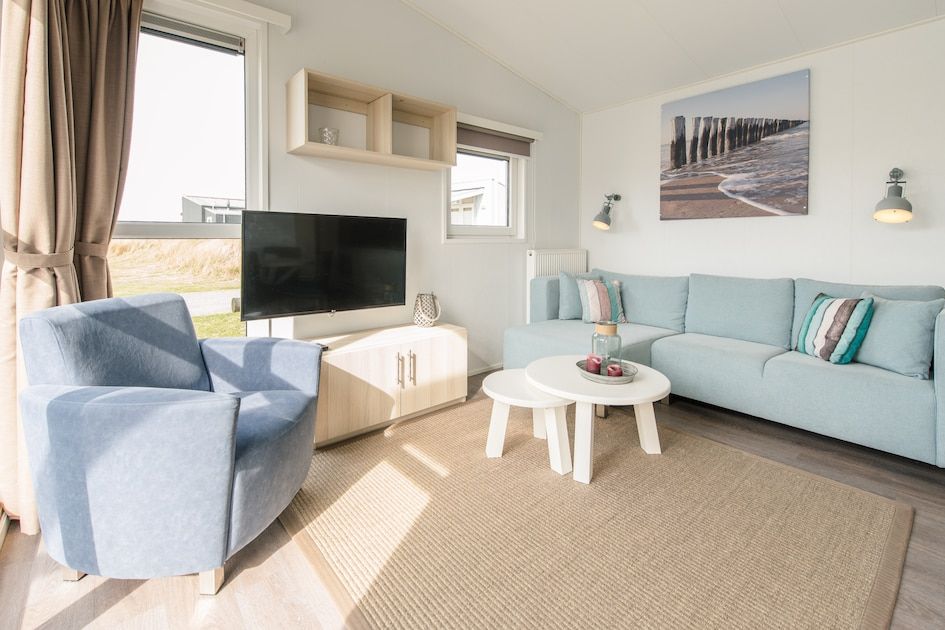 Lichte woonkamer van Amelandlodge 4 in Hollum, Ameland. Comfortabel vakantiehuis met moderne inrichting op de Waddeneilanden.