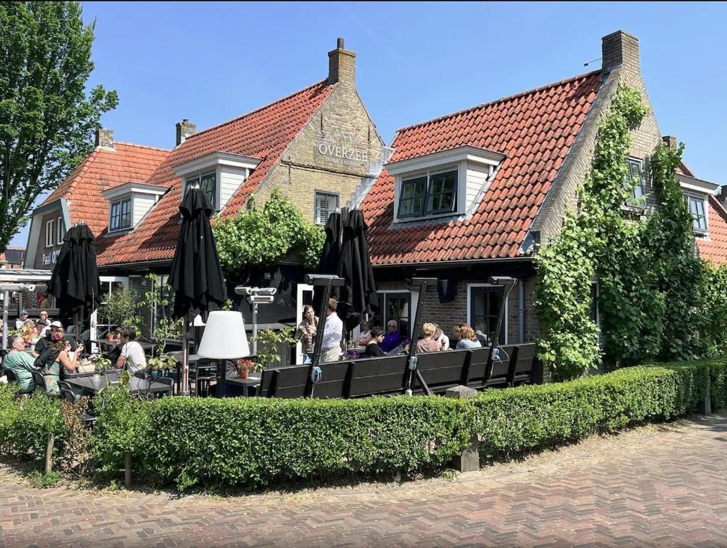 Geniessen Sie die Terrasse des Logement Zee van Tijd in Nes, Ameland.