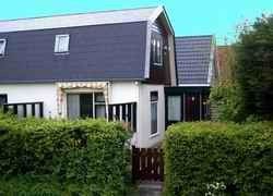 Haus Schier Ferienhaus auf Schiermonnikoog mit grnem Garten und charakteristischer Architektur auf den Watteninseln.