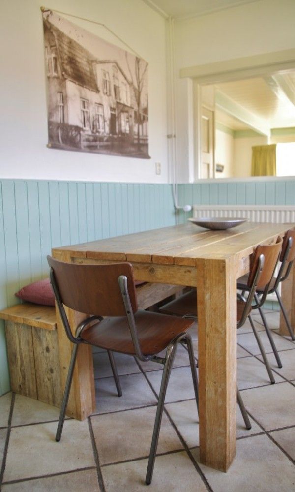 Eethoek in Klaver Vier vakantiehuis op Schiermonnikoog, perfect voor gezellige maaltijden.