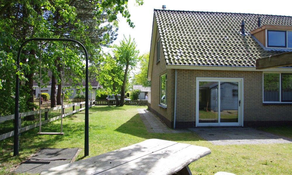 Louwtjesduin Oost vacation home with garden in Schiermonnikoog, Wadden Islands.