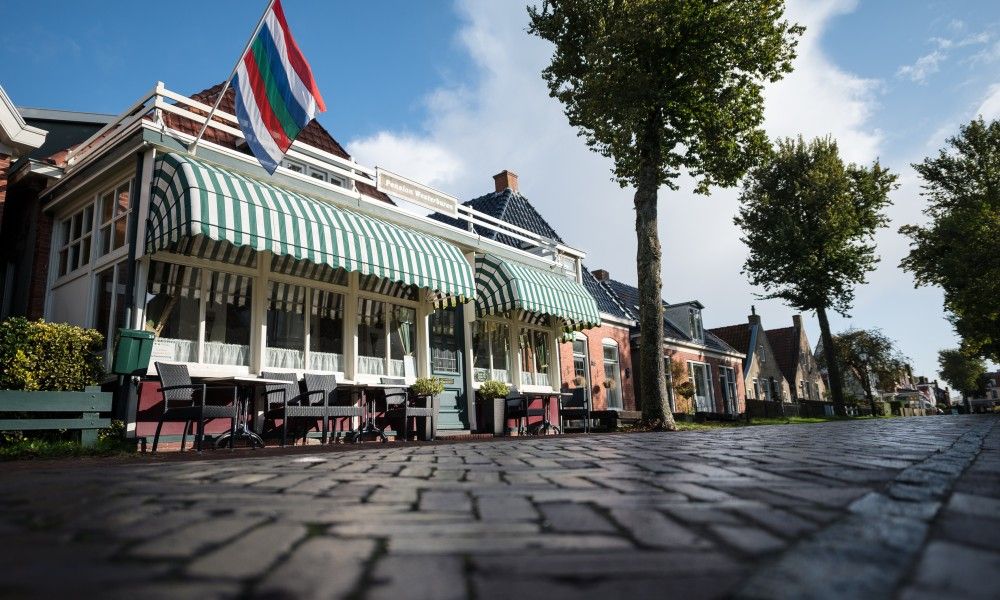 Pension Westerburen auf Schiermonnikoog, gemuetliche Fruehstueckspension mit Terrasse an der Strasse, Watteninseln.