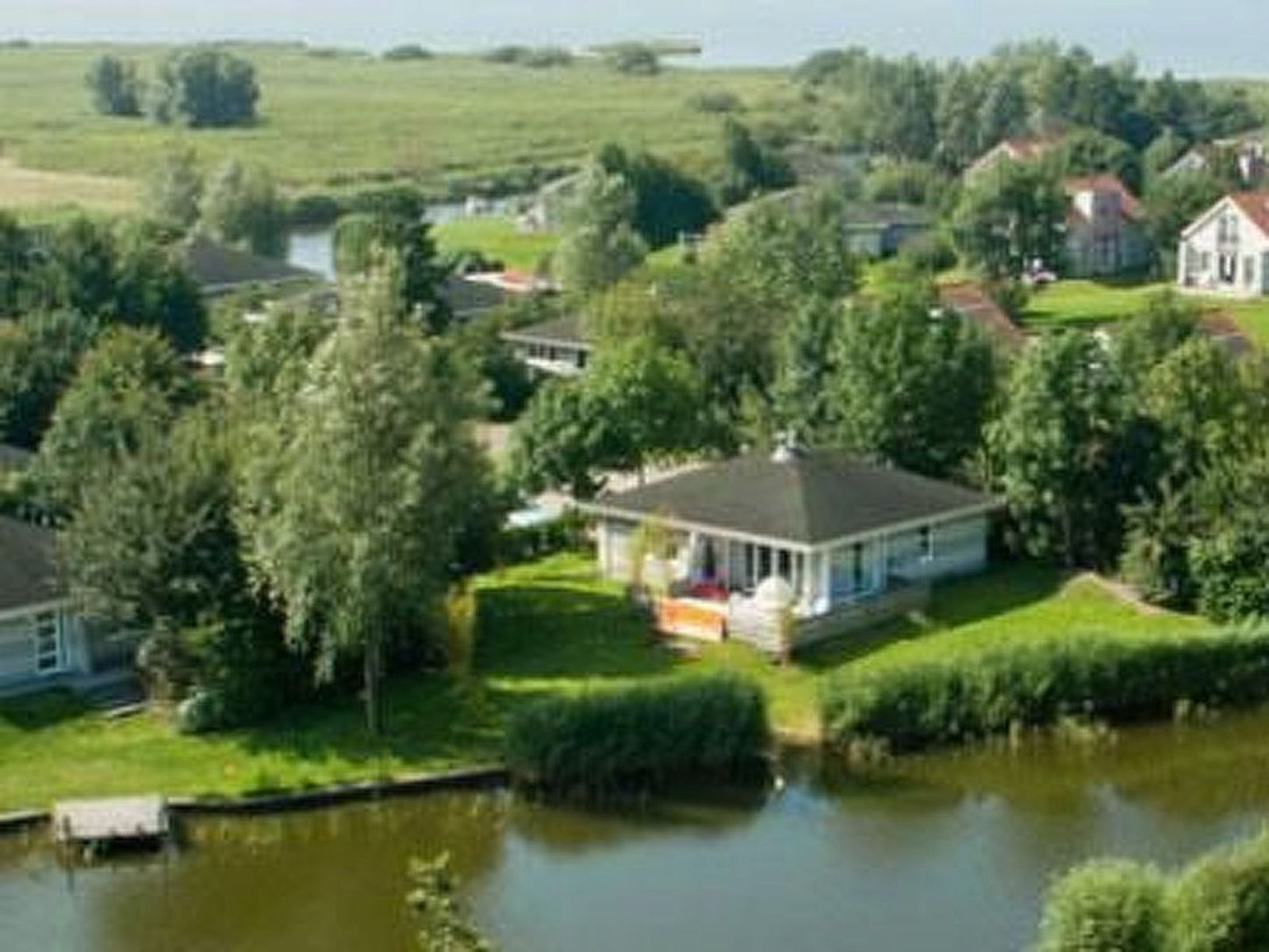 Guest house 0601148 - Holiday property IJsselmeer - Vakantiehuis Starvilla in Makkum mit Sauna und schöner Auss