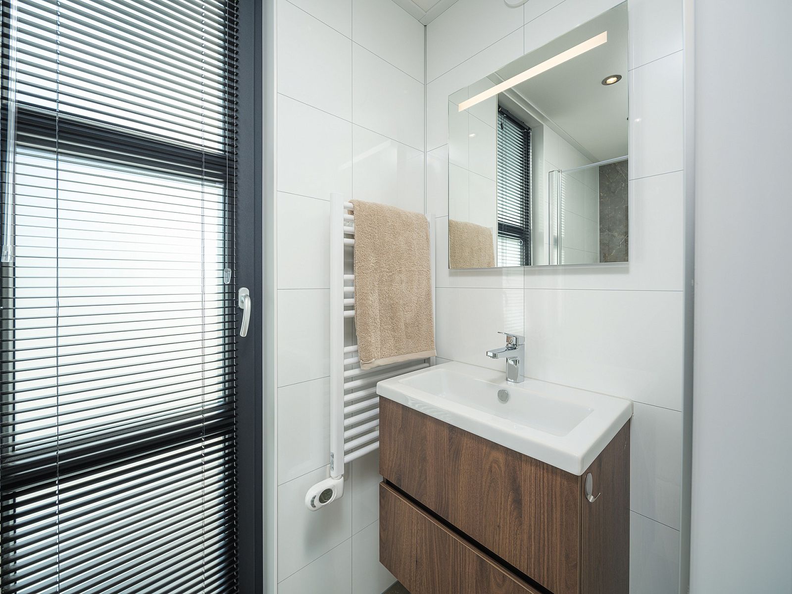 Stilvolles Badezimmer in freistehendem Haus in Workum, ideales Feriendomizil am IJsselmeer.