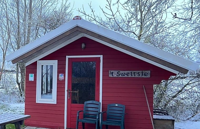 Ferienhaus in Workum, ein charmantes Ferienhaus in der winterlichen Umgebung des IJsselmeers, ideal fuer einen erholsamen Aufenthalt an den friesischen Seen.