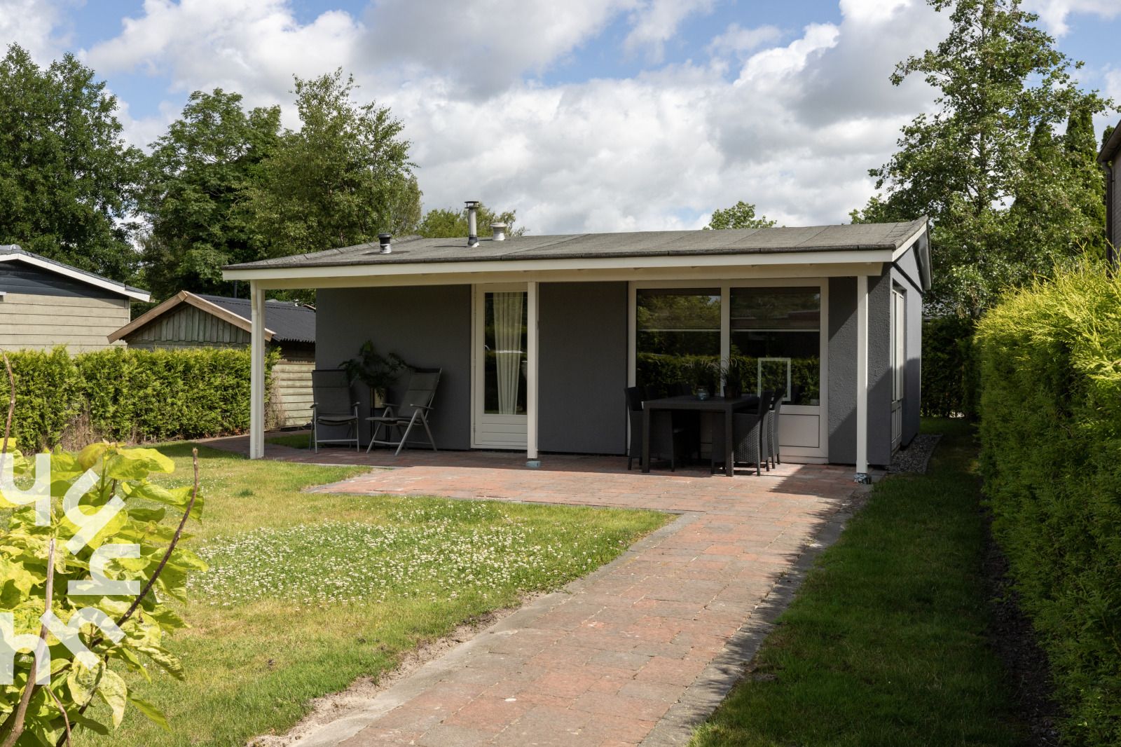 FR095 vakantiehuis in Lemmer met overdekt terras en tuin aan het IJsselmeer, Friese meren.