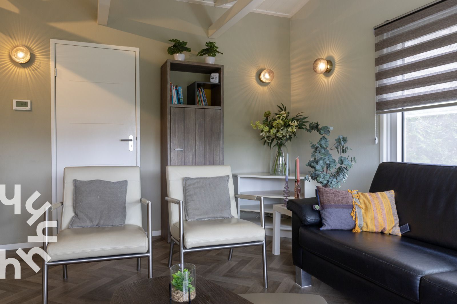 Ruim terras bij FR095 vakantiehuis in Lemmer, ideaal voor buiten dineren aan de Friese meren.