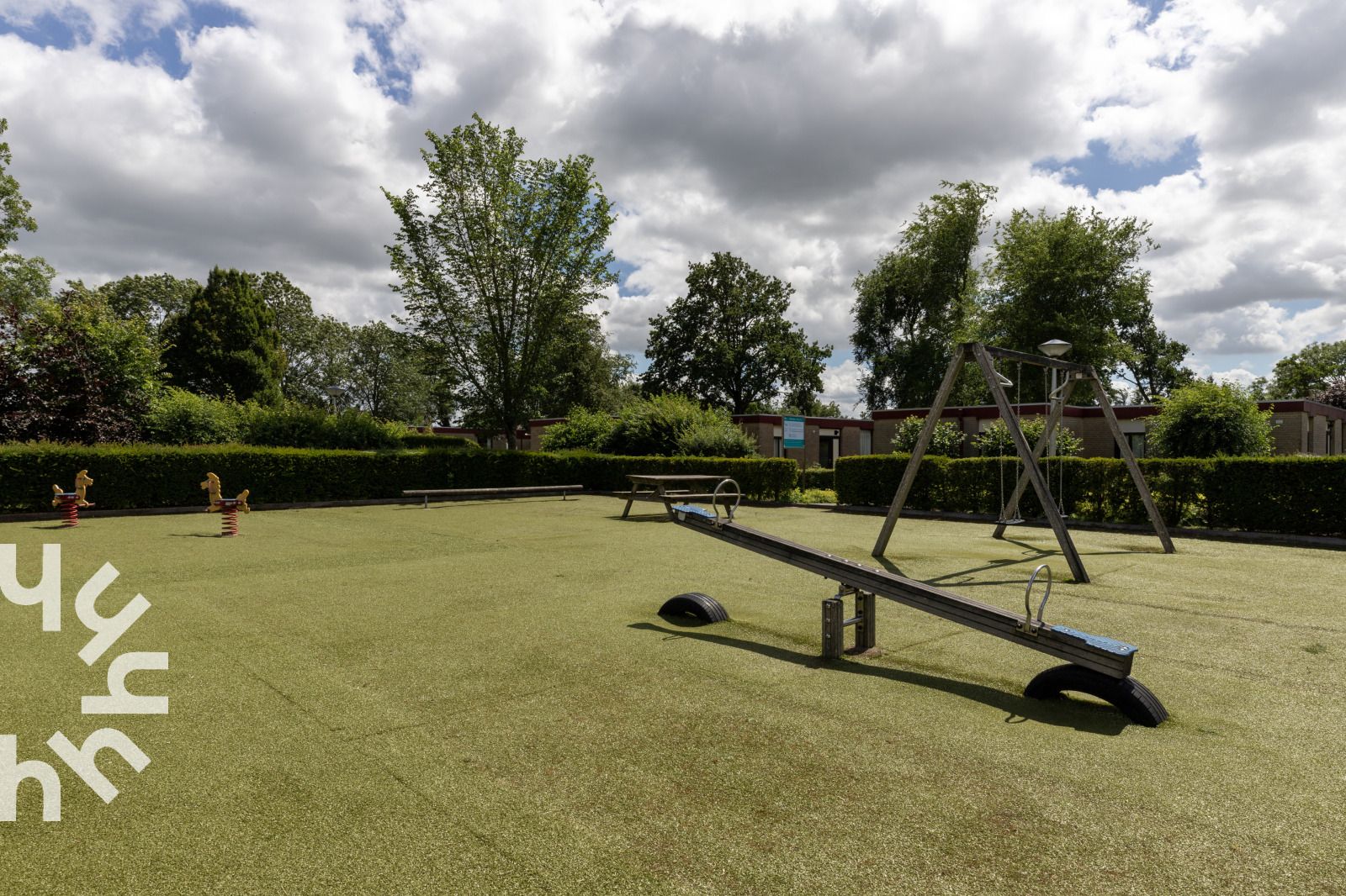 FR095 vakantiehuis keuken in Lemmer met moderne apparatuur, dichtbij het IJsselmeer en Friese meren.