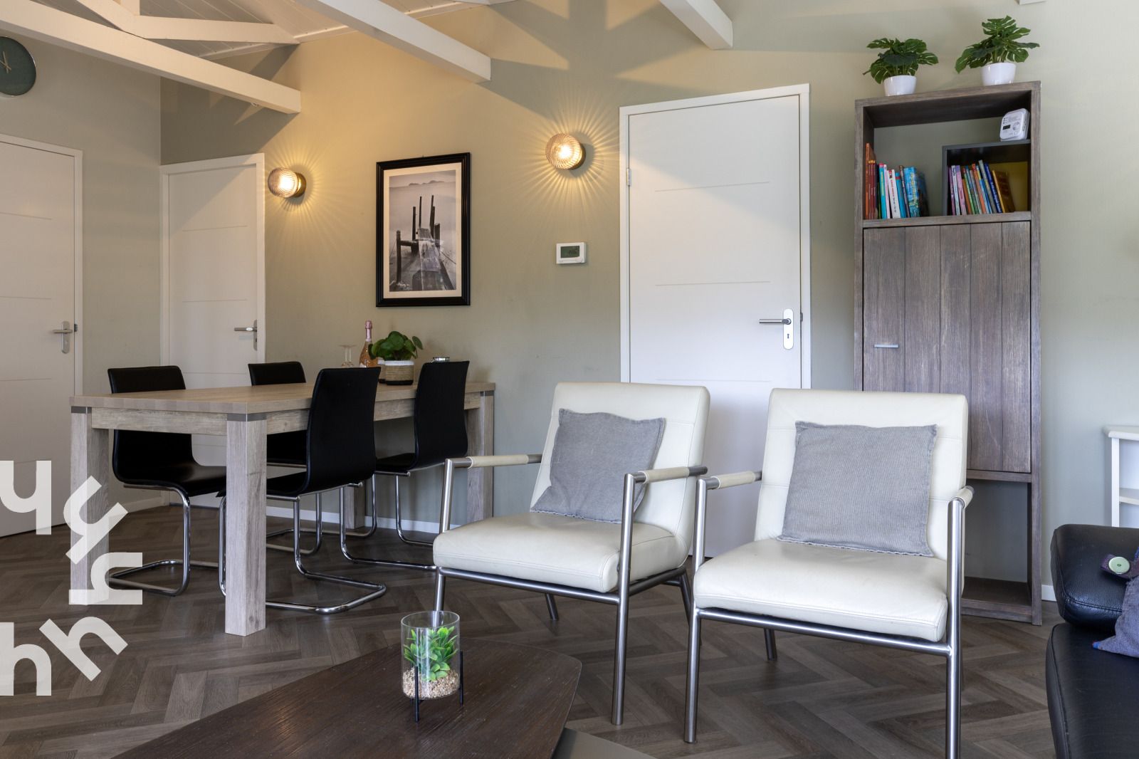 Moderne badkamer in FR095 vakantiehuis in Lemmer, voorzien van alle gemakken aan het IJsselmeer.